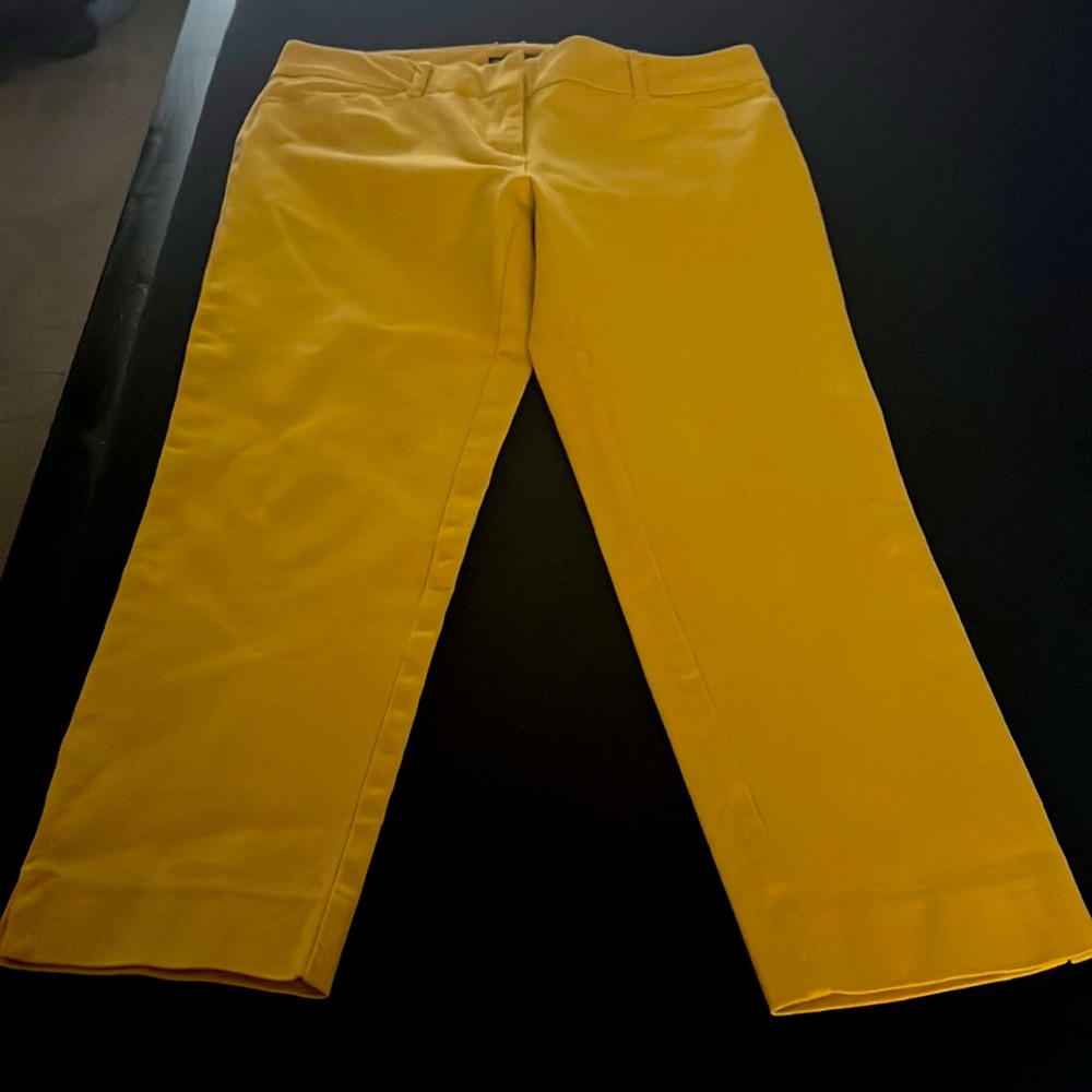 Crop 7TH AVENUE DESIGN STUDIO Mustard color